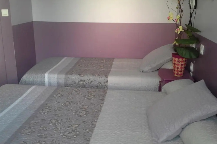 Room 6 of 18