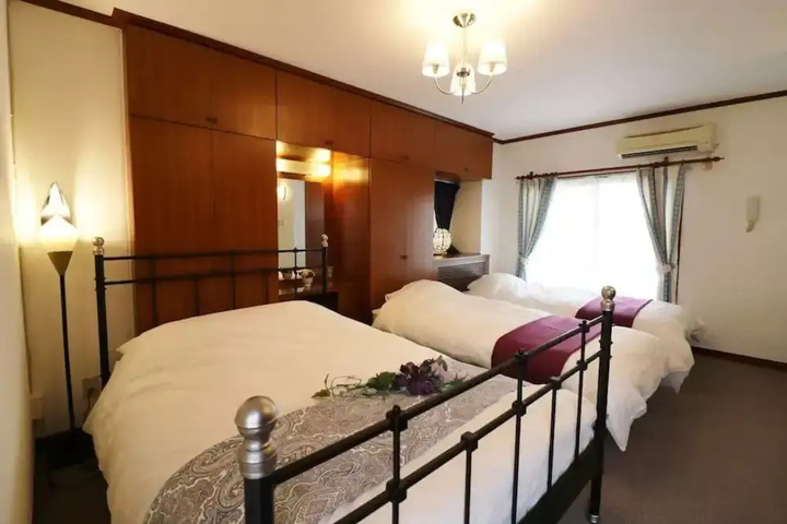 Room 5 of 22