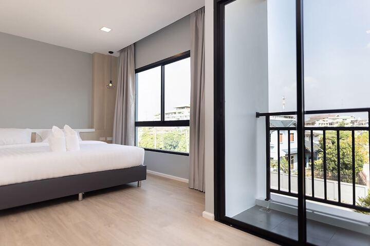 Room 12 of 24