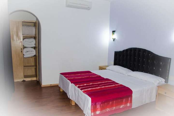 Room 8 of 74