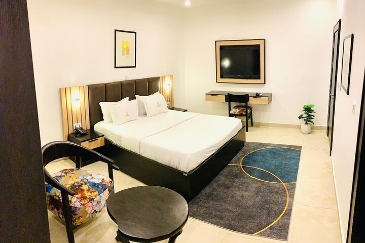 Room 10 of 43