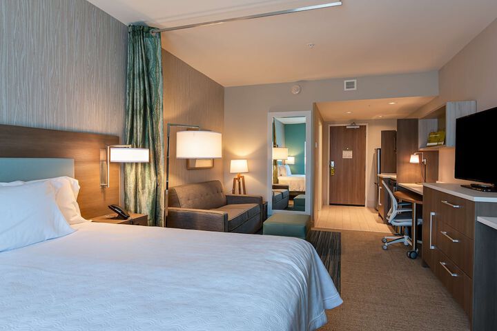 1 King Bed 1 Bedroom Suite (14 of 17)