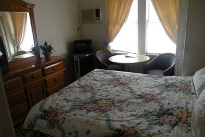 Room 13 of 23
