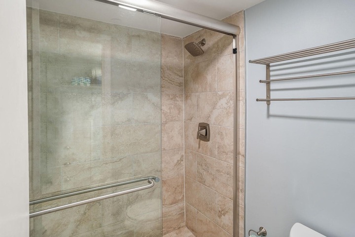 Room 5 of 32