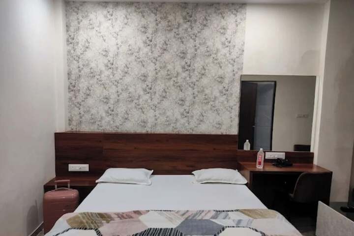 Room 9 of 15