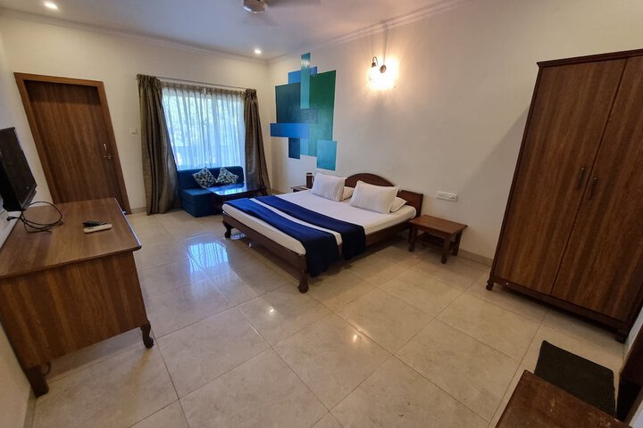 Room 9 of 38