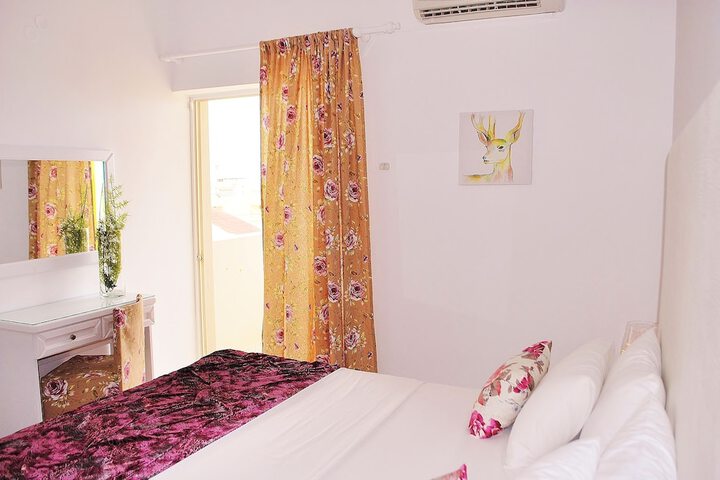 Room 3 of 162