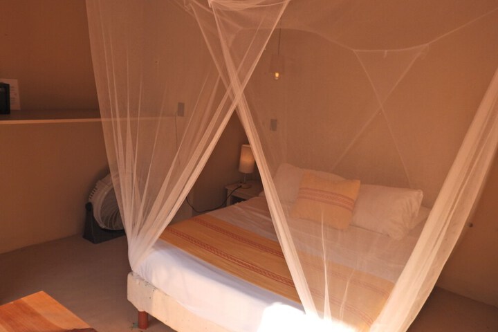 Room 6 of 80