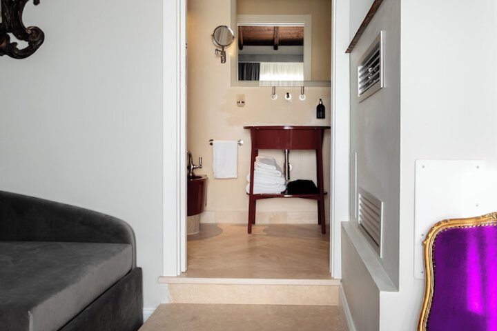 Room 76 of 120