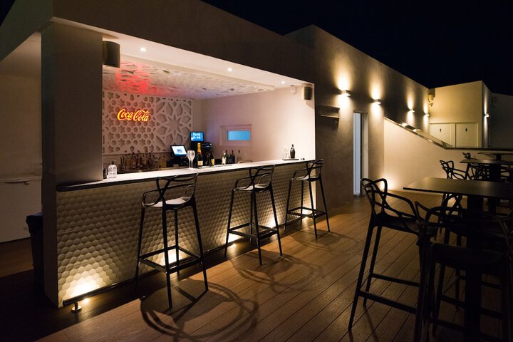 Lounge 41 of 68