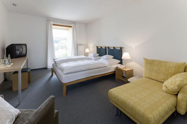 Room 6 of 40