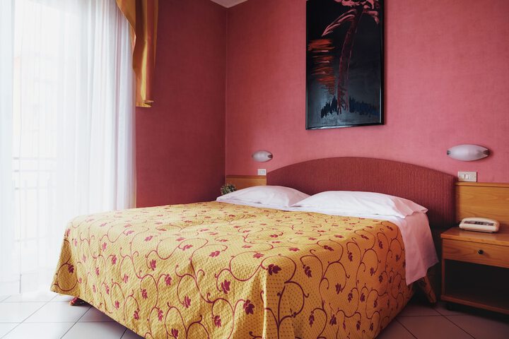 Room 9 of 39