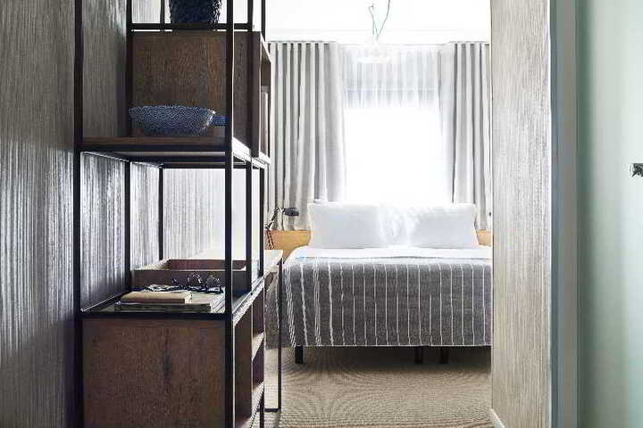 Room 7 of 10