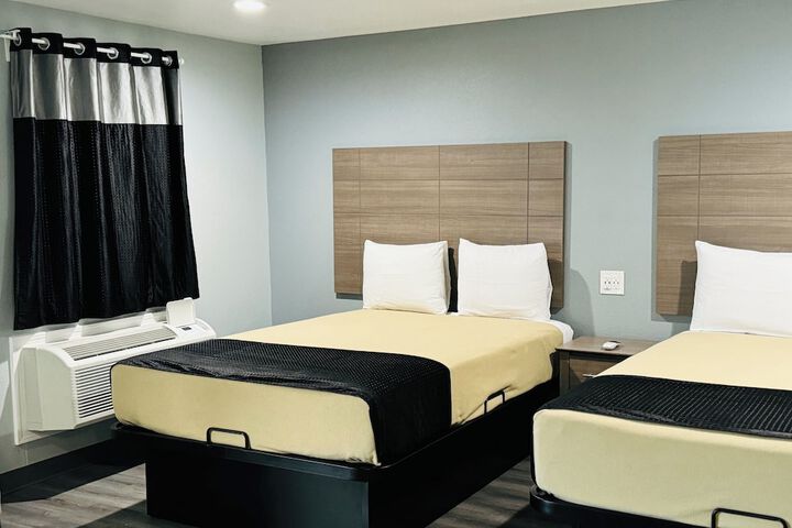 Room 4 of 16