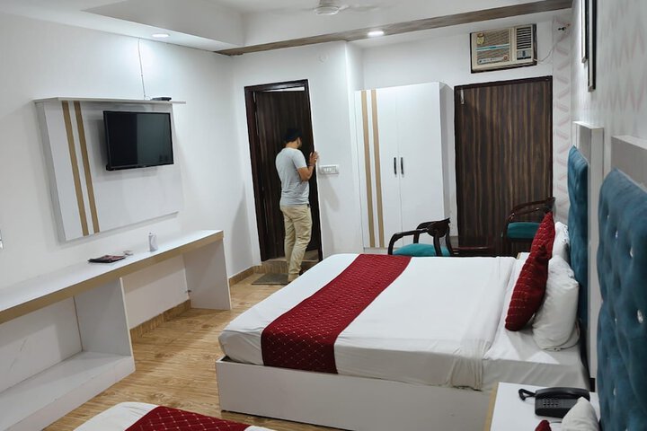 Room 7 of 31