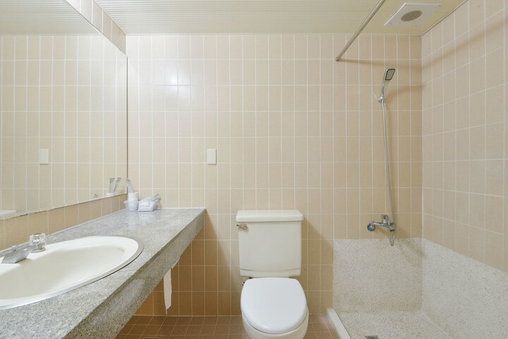 Room 44 of 49