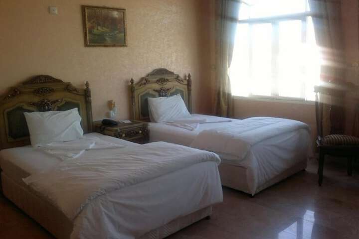 Room 9 of 13