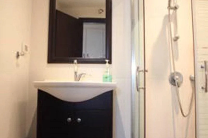 Room 4 of 17