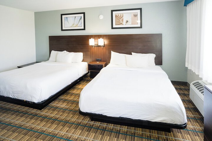 1 Queen Bed Suite (2 of 36)