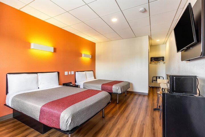 2 Double Beds (11 of 14)