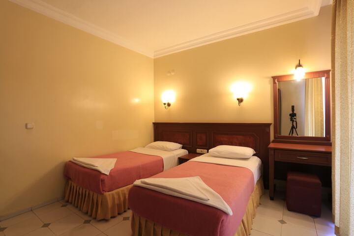 Room 6 of 34