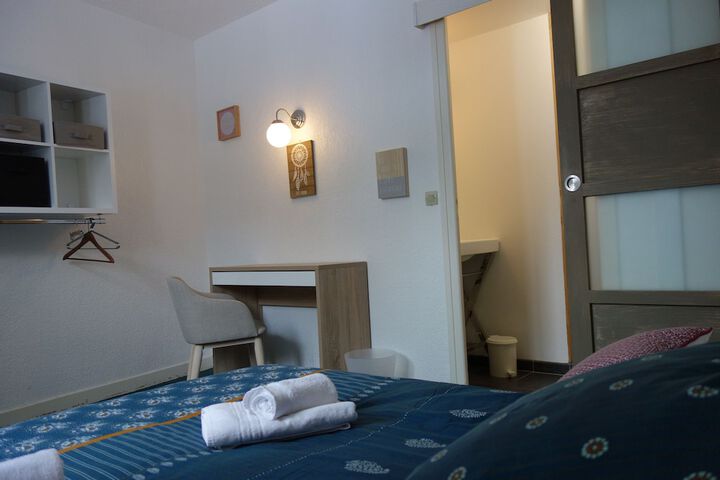 Room 13 of 18