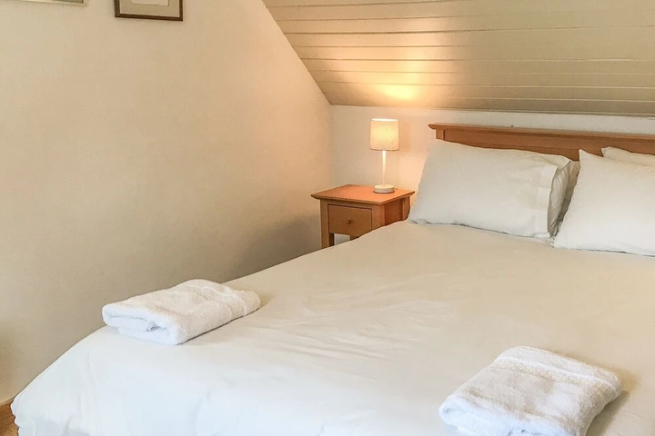 Room 4 of 11