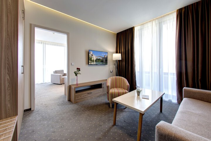 Room 26 of 136