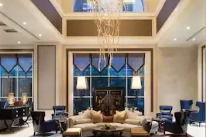 Entrance & Lobby
