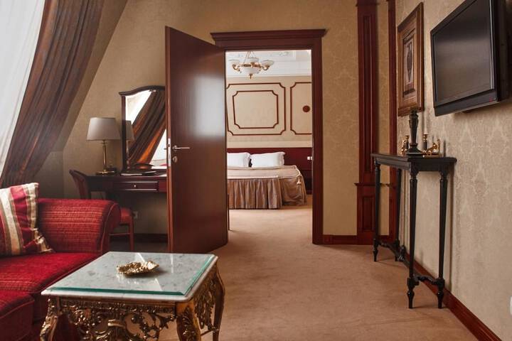 Room 17 of 48