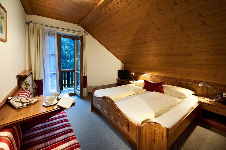 Room 7 of 24