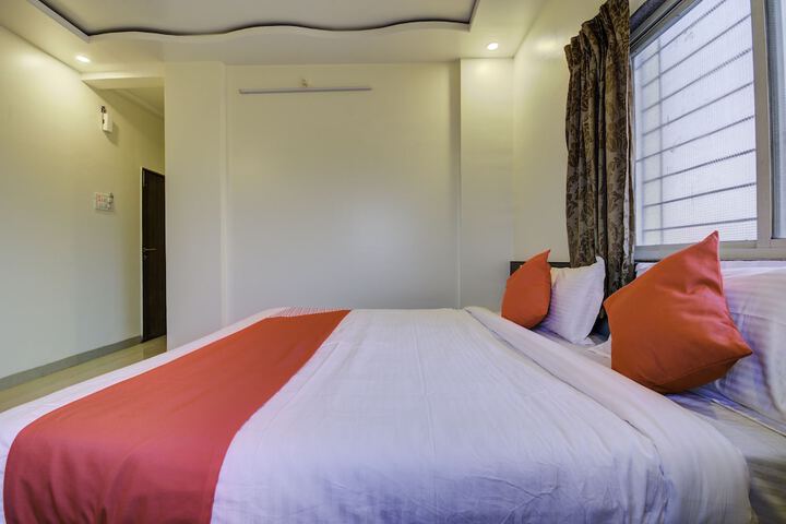 Room 9 of 20