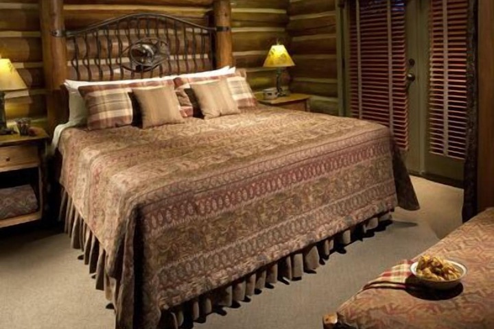 Room 4 of 72