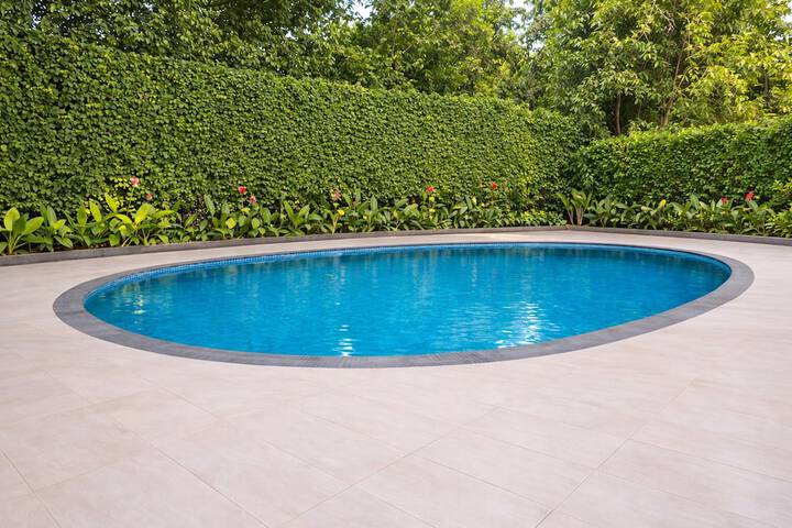Pool 20 of 27