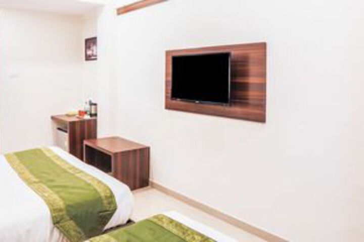 Room 9 of 37