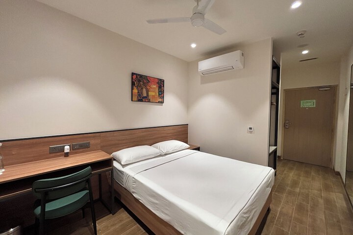 Room 9 of 26