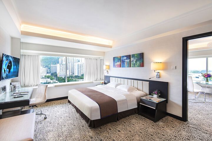 Room 15 of 106