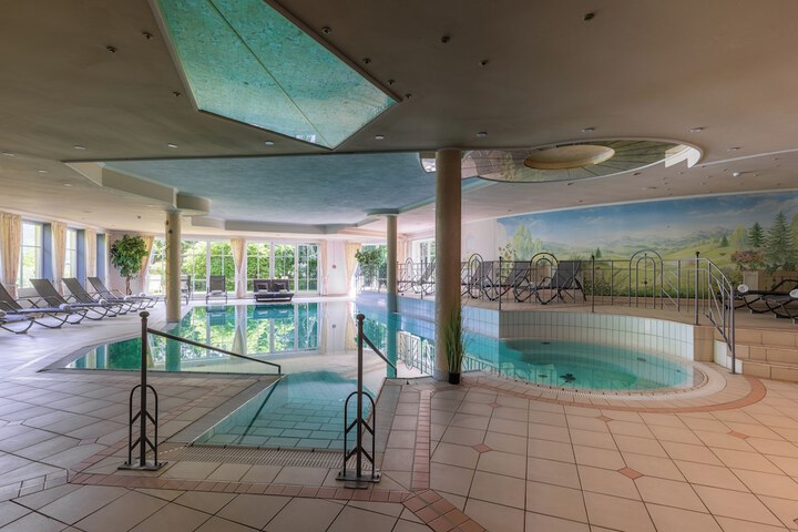 Pool 125 of 199