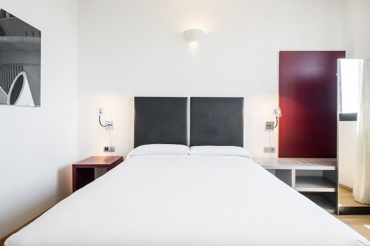 Room 9 of 46