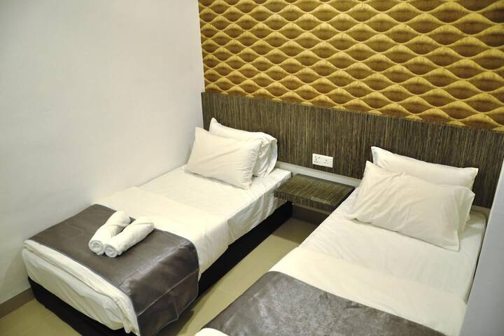 Room 13 of 27