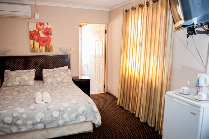 Room 9 of 28