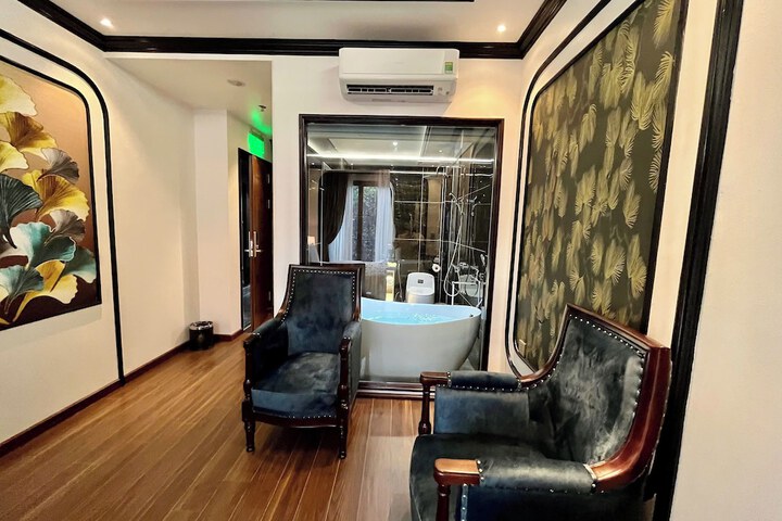 Room 25 of 165