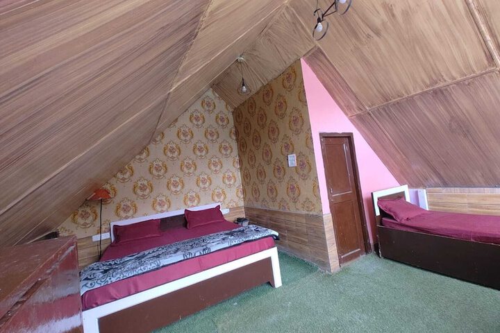 Room 13 of 27