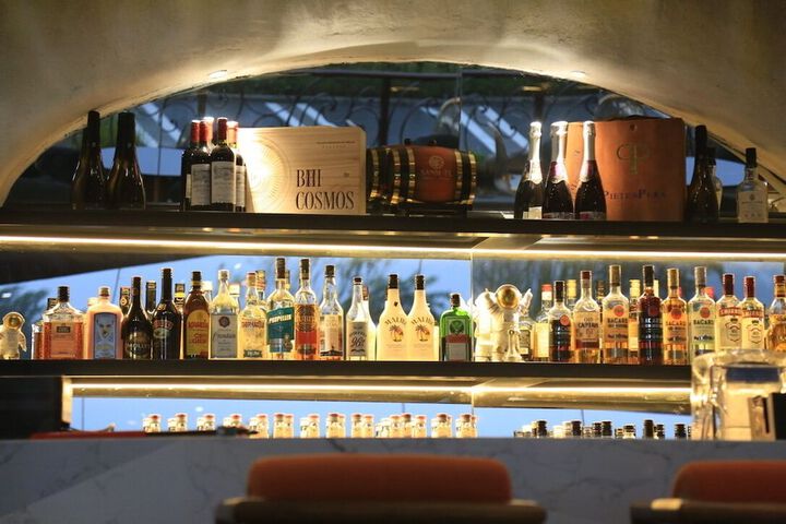 Lounge 171 of 182