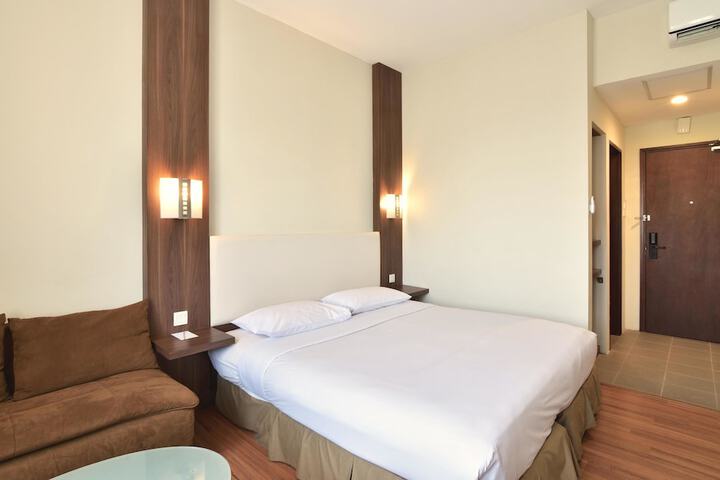 Room 13 of 38