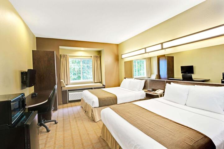1 Queen Bed (9 of 14)