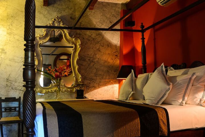 Room 10 of 16