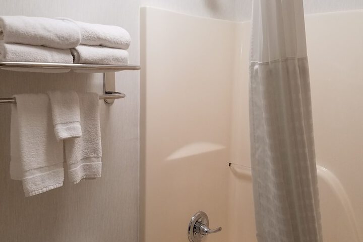 1 Double Bed Accessible (10 of 18)