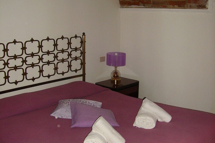 Room 10 of 33
