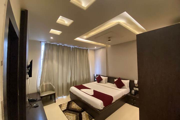 Room 4 of 6